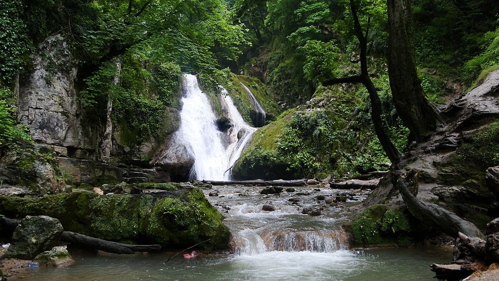 آبشار اشک در گلستان فانزی