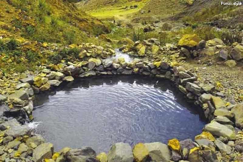 چشمه آب گرمی در طبیعت ایلام