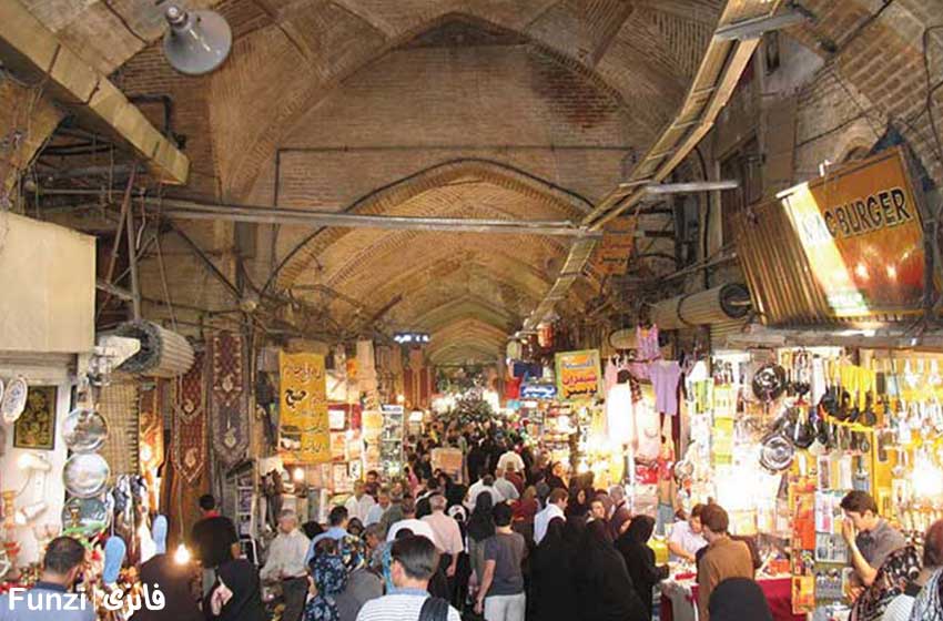 مردم در حال خرید در بازار بزرگ تهران