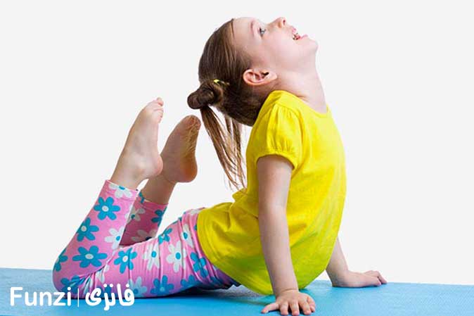 کودک در حال ورزش ژیمناستیک